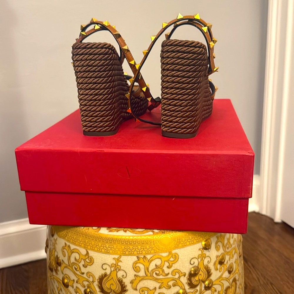 Valentino Garavani Brown and Yellow Studded Heels - Picture 8 of 11